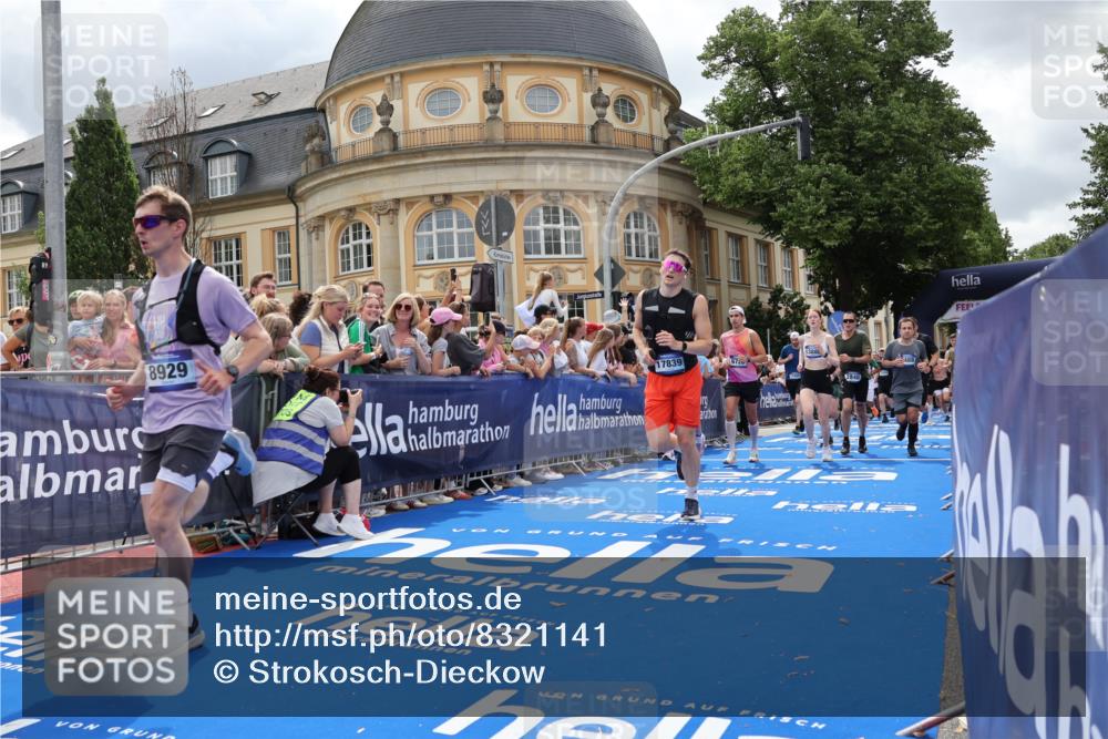 29.06.2025 - hella hamburg halbmarathon Strokosch-Dieckow http://msf.ph/oto/8321141 29.06.2025 10:58:47 Ziel 1319, 2159, 2488, 2656, 2840, 3859, 4632, 4833, 5277, 5675, 5885, 6720, 8807, 8929, 9156, 9353, 10268, 10539, 10788, 10943, 11605, 11846, 12734, 13512, 13880, 14266, 14673, 14902, 14965, 15197, 16189, 17405, 17630, 17839, 17931, 18180, 18232, 18587, 18954 meine-sportfotos.de