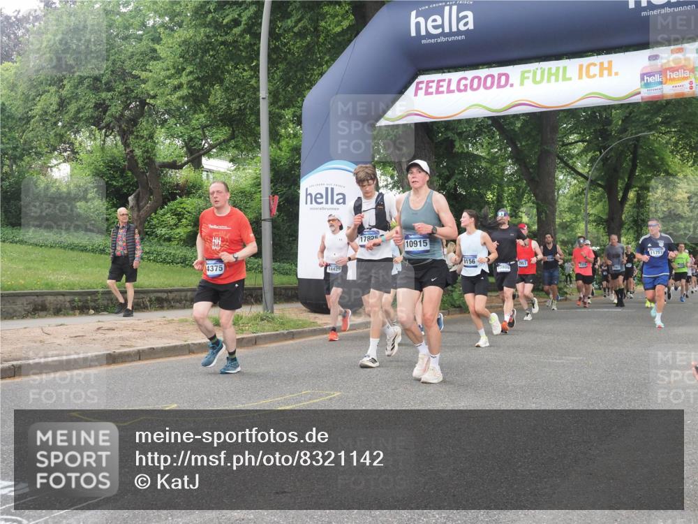29.06.2025 - hella hamburg halbmarathon KatJ http://msf.ph/oto/8321142 29.06.2025 10:45:57 Zwischen KM18-KM19 1285, 2006, 2957 meine-sportfotos.de