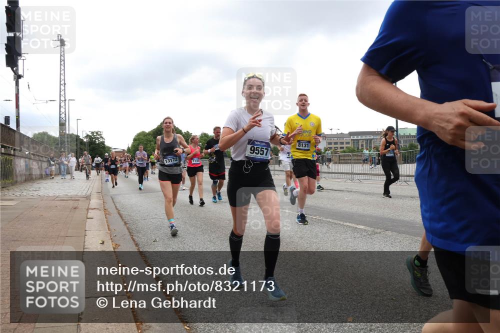 29.06.2025 - hella hamburg halbmarathon Lena Gebhardt http://msf.ph/oto/8321173 29.06.2025 10:47:17 Lombardsbrücke 13172, 1185, 9557, 8131, 1073, 1185, 1286, 1363, 1434, 1463, 1523, 1593, 1607, 1704, 1720, 1961, 2148, 2211, 2320, 2327, 2407, 2537, 2555, 2556, 2665, 2981, 2994, 3339, 3823, 4037, 4184, 4239, 4325, 4483, 4806, 4895, 4974, 4975, 5111, 5114, 5621, 5622, 5796, 5895, 5953, 6255, 6256, 6485, 6496, 6879, 6995, 7073, 7403, 7430, 7431, 7630, 7631, 8105, 8131, 8270, 8486, 8553, 8684, 8706, 8915, 8953, 8967, 9018, 11351, 11458, 11730, 11738 meine-sportfotos.de