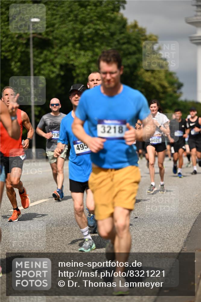 29.06.2025 - hella hamburg halbmarathon Dr. Thomas Lammeyer http://msf.ph/oto/8321221 29.06.2025 10:17:25 Kennedybrücke 1007, 1859, 1939, 2055, 2359, 2721, 2904, 2961, 2987, 3218, 3729, 4950, 5232, 6026, 6207, 7346, 7460, 8279, 8913, 9128, 9612 meine-sportfotos.de