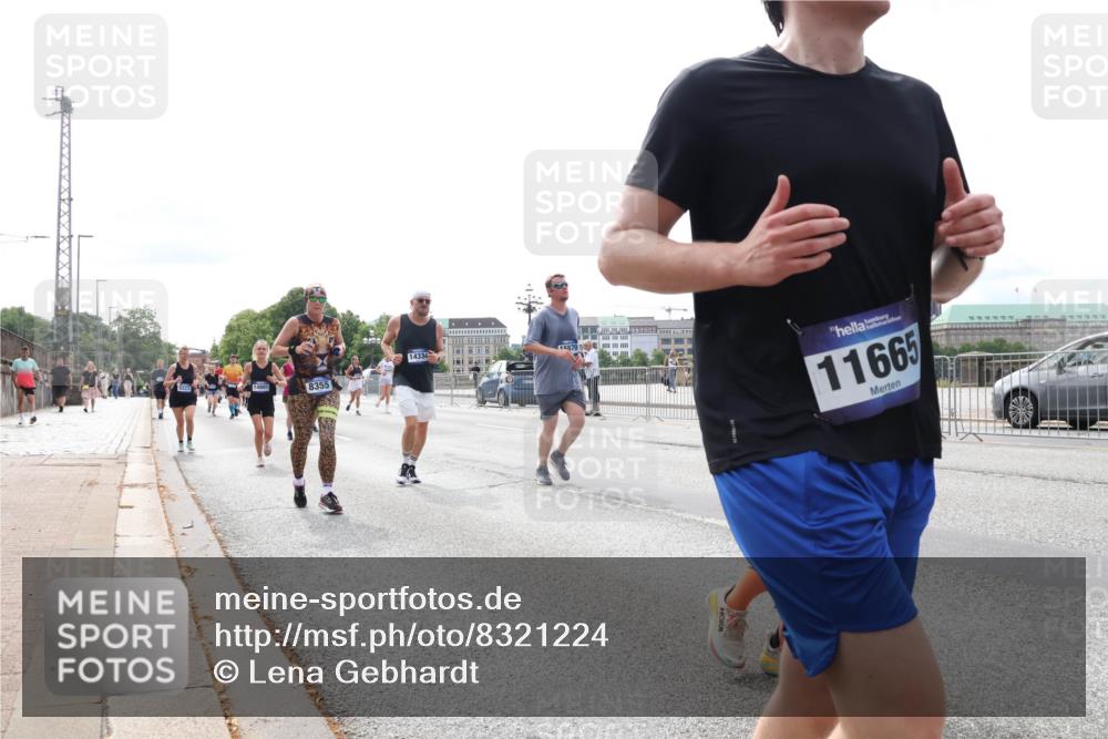 29.06.2025 - hella hamburg halbmarathon Lena Gebhardt http://msf.ph/oto/8321224 29.06.2025 10:22:51 Lombardsbrücke 14801, 8355, 14334, 15870, 11665, 1029, 1853, 2294, 2479, 2766, 2886, 3003, 3029, 3034, 3430, 3457, 3511, 3600, 3601, 3946, 4190, 4266, 4969, 5223, 5343, 5629, 5798, 5838, 6347, 6578, 6784, 6785, 6820, 6826, 6849, 6899, 7097, 7188, 7190, 7266, 7276, 7529, 7794, 7891, 7925, 8355, 8511, 8931, 9133, 9256, 9913, 10205, 10826, 12025, 12190, 12265, 13560, 13921, 14041, 14525, 14801 meine-sportfotos.de