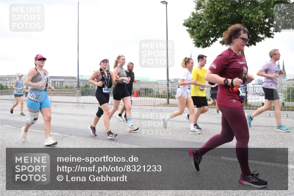 29.06.2025 - hella hamburg halbmarathon Lena Gebhardt http://msf.ph/oto/8321233 29.06.2025 10:57:21 Lombardsbrücke 7781, 14148, 4485, 401, 179, 12, 1207, 1643, 2041, 2370, 2871, 2932, 3195, 3385, 3387, 3388, 3433, 3470, 3485, 3723, 3750, 3851, 4086, 4106, 4180, 4197, 4241, 4485, 4568, 4569, 4611, 4998, 5057, 5117, 5316, 5632, 5639, 5736, 5738, 6053, 6284, 6827, 6832, 6857, 6981, 7416, 7417, 7592, 7720, 7728, 7787, 7964, 8035, 8039, 8197, 8224, 8287, 8386, 8540, 8546, 8552, 8679, 8708, 8851, 8853, 8873, 9110, 9233, 9298, 9299, 9318, 9496 meine-sportfotos.de