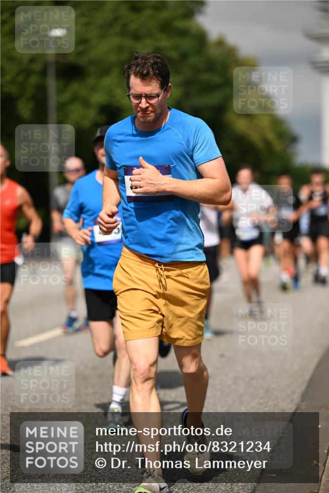 29.06.2025 - hella hamburg halbmarathon Dr. Thomas Lammeyer http://msf.ph/oto/8321234 29.06.2025 10:17:25 Kennedybrücke 1007, 1859, 1939, 2055, 2359, 2721, 2904, 2961, 2987, 3218, 3729, 4950, 5232, 6026, 6207, 7346, 7460, 8279, 8913, 9128, 9612 meine-sportfotos.de