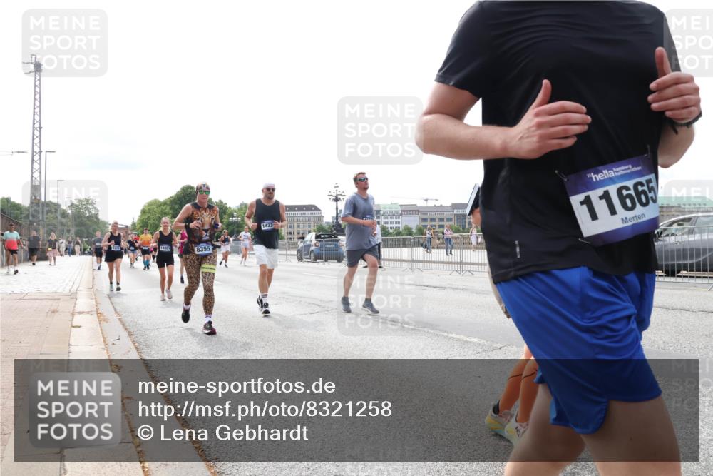 29.06.2025 - hella hamburg halbmarathon Lena Gebhardt http://msf.ph/oto/8321258 29.06.2025 10:22:51 Lombardsbrücke 14801, 8355, 11665, 1029, 1853, 2294, 2479, 2766, 2886, 3003, 3029, 3034, 3430, 3457, 3511, 3600, 3601, 3946, 4190, 4266, 4969, 5223, 5343, 5629, 5798, 5838, 6347, 6578, 6784, 6785, 6820, 6826, 6849, 6899, 7097, 7188, 7190, 7266, 7276, 7529, 7794, 7891, 7925, 8355, 8511, 8931, 9133, 9256, 9913, 10205, 10826, 12025, 12190, 12265, 13560, 13921, 14041, 14525, 14801 meine-sportfotos.de