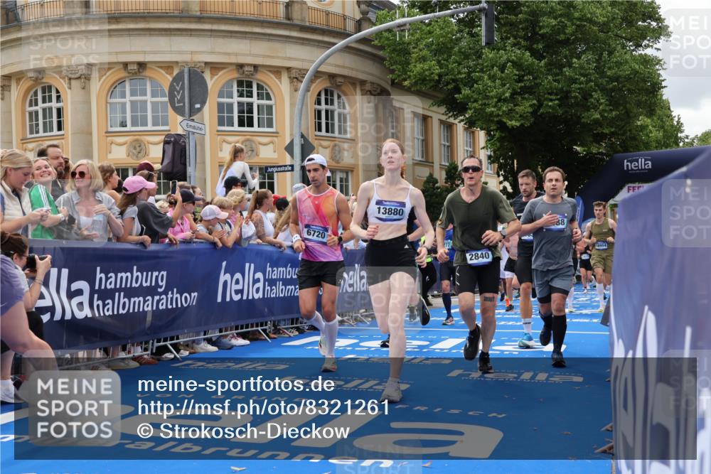 29.06.2025 - hella hamburg halbmarathon Strokosch-Dieckow http://msf.ph/oto/8321261 29.06.2025 10:58:48 Ziel 1319, 2159, 2488, 2656, 2840, 3859, 4632, 4833, 5277, 5675, 5885, 6438, 6720, 8807, 8929, 9156, 9353, 10268, 10518, 10539, 10788, 10915, 10943, 11605, 11846, 12734, 13512, 13880, 14266, 14673, 14902, 14965, 16189, 17405, 17630, 17839, 17931, 18180, 18232, 18954 meine-sportfotos.de