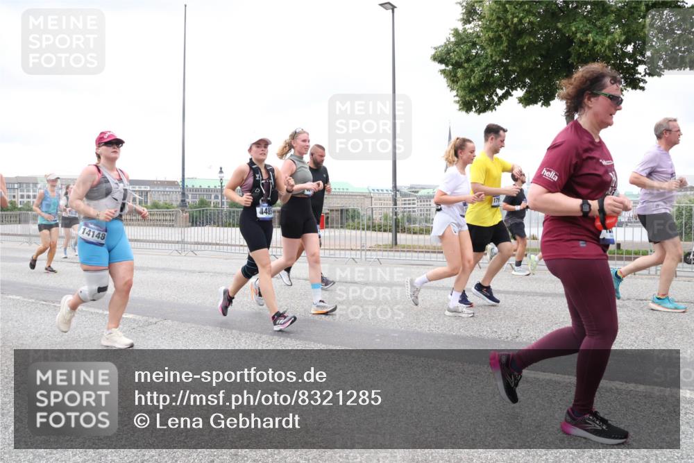 29.06.2025 - hella hamburg halbmarathon Lena Gebhardt http://msf.ph/oto/8321285 29.06.2025 10:57:21 Lombardsbrücke 14148, 4485, 179, 1207, 1643, 2041, 2370, 2871, 2932, 3195, 3385, 3387, 3388, 3433, 3470, 3485, 3723, 3750, 3851, 4086, 4106, 4180, 4197, 4241, 4485, 4568, 4569, 4611, 4998, 5057, 5117, 5316, 5632, 5639, 5736, 5738, 6053, 6284, 6827, 6832, 6857, 6981, 7416, 7417, 7592, 7720, 7728, 7787, 7964, 8035, 8039, 8197, 8224, 8287, 8386, 8540, 8546, 8552, 8679, 8708, 8851, 8853, 8873, 9110, 9233, 9298, 9299, 9318, 9496 meine-sportfotos.de