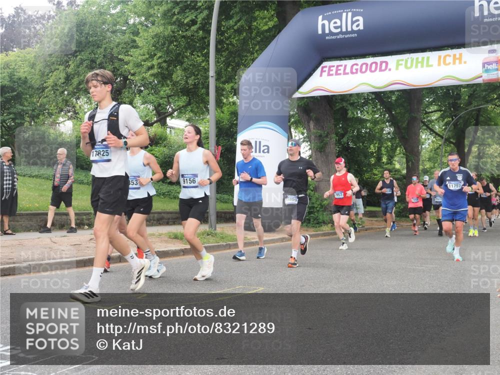 29.06.2025 - hella hamburg halbmarathon KatJ http://msf.ph/oto/8321289 29.06.2025 10:45:58 Zwischen KM18-KM19 1285, 2006, 2957 meine-sportfotos.de