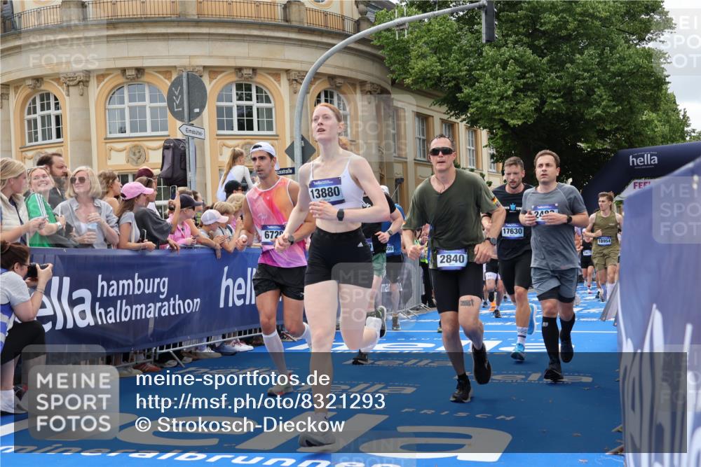 29.06.2025 - hella hamburg halbmarathon Strokosch-Dieckow http://msf.ph/oto/8321293 29.06.2025 10:58:48 Ziel 1319, 2159, 2488, 2656, 2840, 3859, 4632, 4833, 5277, 5675, 5885, 6438, 6720, 8807, 8929, 9156, 9353, 10268, 10518, 10539, 10788, 10915, 10943, 11605, 11846, 12734, 13512, 13880, 14266, 14673, 14902, 14965, 16189, 17405, 17630, 17839, 17931, 18180, 18232, 18954 meine-sportfotos.de