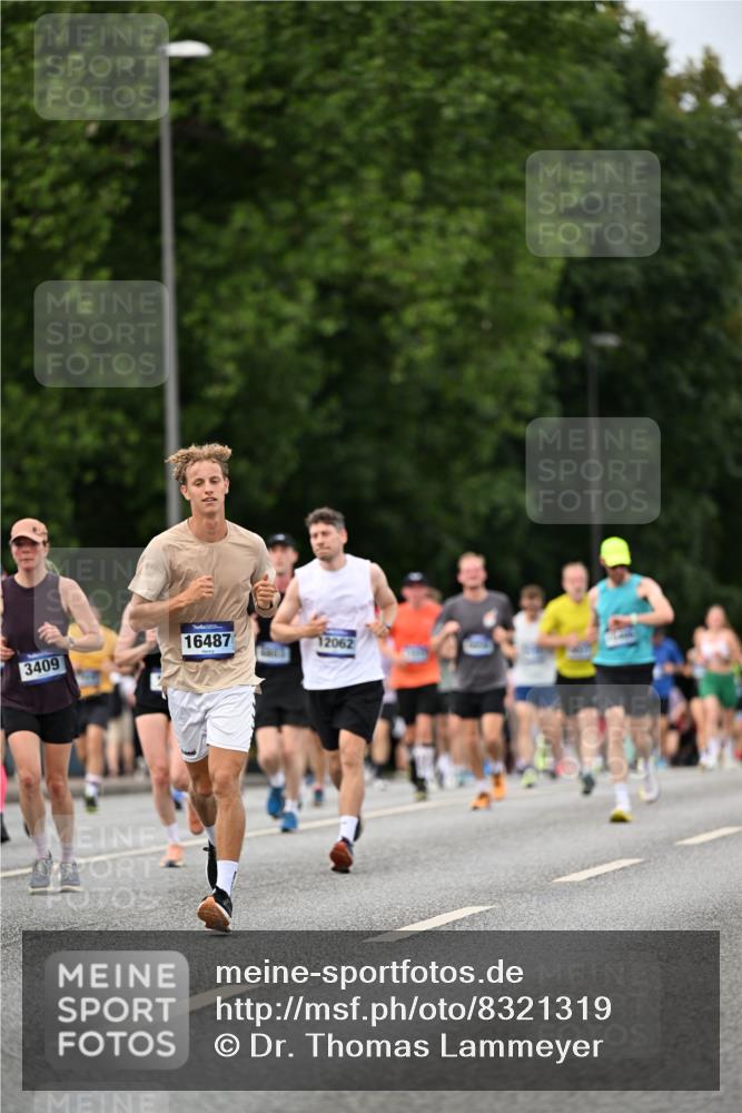 29.06.2025 - hella hamburg halbmarathon Dr. Thomas Lammeyer http://msf.ph/oto/8321319 29.06.2025 10:39:12 Kennedybrücke 1417, 1497, 1821, 1849, 2265, 2482, 3130, 3409, 4884, 5027, 5453, 5793, 6171, 6310, 6329, 6335, 6571, 6746, 6803, 6859, 7020, 7299, 7386, 7733, 8369, 9164, 9248, 9342, 10335, 10393, 10464, 10606 meine-sportfotos.de