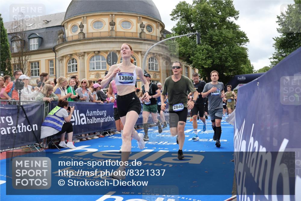 29.06.2025 - hella hamburg halbmarathon Strokosch-Dieckow http://msf.ph/oto/8321337 29.06.2025 10:58:49 Ziel 2159, 2488, 2656, 2840, 3859, 4632, 4833, 5277, 5675, 5885, 6438, 6720, 8807, 8929, 9156, 9353, 10268, 10518, 10539, 10788, 10915, 10943, 11605, 11846, 12734, 12735, 13512, 13654, 13880, 14266, 14673, 14902, 14965, 17405, 17630, 17839, 17931, 18180, 18232, 18954 meine-sportfotos.de