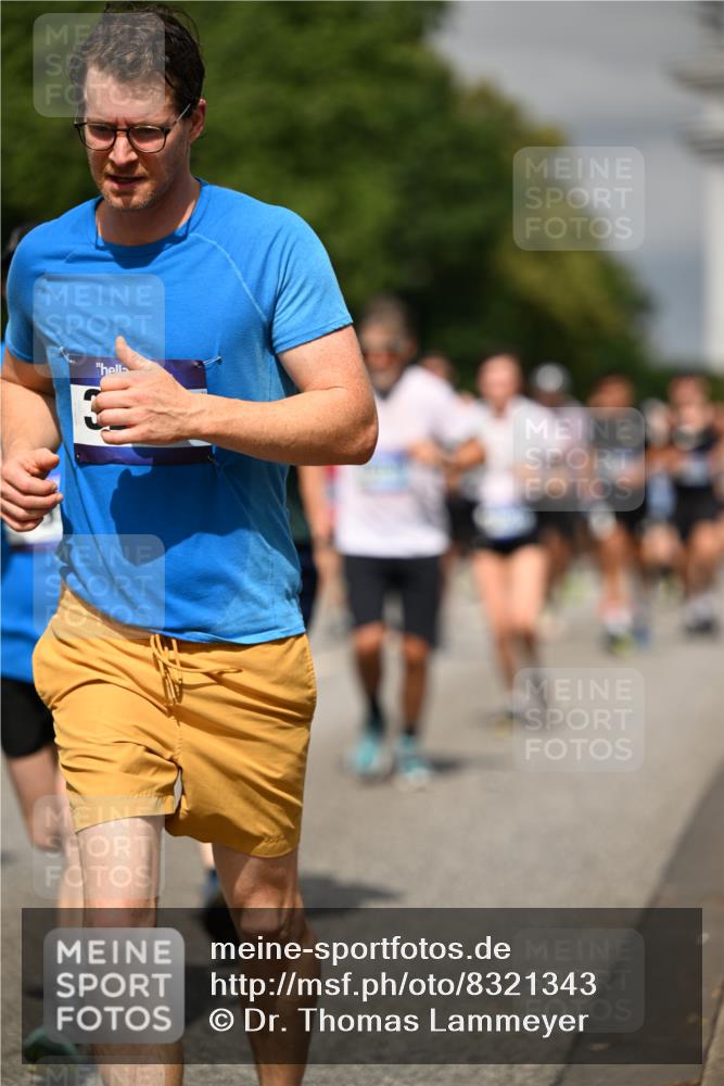 29.06.2025 - hella hamburg halbmarathon Dr. Thomas Lammeyer http://msf.ph/oto/8321343 29.06.2025 10:17:25 Kennedybrücke 1007, 1859, 1939, 2055, 2359, 2721, 2904, 2961, 2987, 3218, 3729, 4950, 5232, 6026, 6207, 7346, 7460, 8279, 8913, 9128, 9612 meine-sportfotos.de