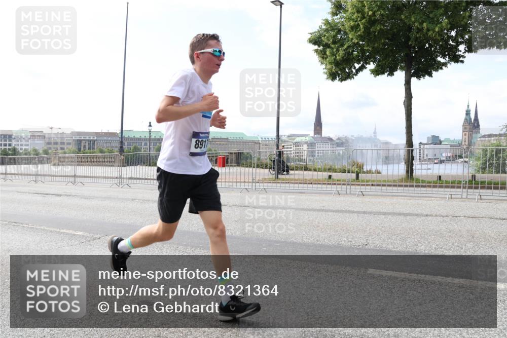 29.06.2025 - hella hamburg halbmarathon Lena Gebhardt http://msf.ph/oto/8321364 29.06.2025 10:12:47 Lombardsbrücke 8911, 1020, 1051, 1249, 1610, 1785, 1850, 1851, 1939, 2531, 2891, 2942, 2963, 2964, 3182, 3248, 3262, 4453, 4499, 4532, 4554, 5150, 5166, 5176, 5597, 5598, 6207, 6822, 6871, 6966, 7014, 7873, 7907, 8398, 8405, 8917, 8971, 9141, 9254, 9405, 10067, 10402, 10581, 10685, 11025, 11720, 12456, 13566, 13816, 14404, 14540, 14868, 14869, 15012, 15369, 15531, 16323, 16473, 16826, 16911, 17061, 17699, 17994, 18178, 18320, 18493, 18530 meine-sportfotos.de