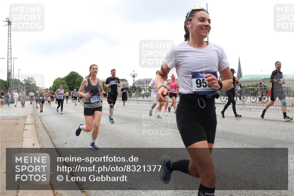 29.06.2025 - hella hamburg halbmarathon Lena Gebhardt http://msf.ph/oto/8321377 29.06.2025 10:47:17 Lombardsbrücke 13172, 18147, 95, 1073, 1185, 1286, 1363, 1434, 1463, 1523, 1593, 1607, 1704, 1720, 1961, 2148, 2211, 2320, 2327, 2407, 2537, 2555, 2556, 2665, 2981, 2994, 3339, 3823, 4037, 4184, 4239, 4325, 4483, 4806, 4895, 4974, 4975, 5111, 5114, 5621, 5622, 5796, 5895, 5953, 6255, 6256, 6485, 6496, 6879, 6995, 7073, 7403, 7430, 7431, 7630, 7631, 8105, 8131, 8270, 8486, 8553, 8684, 8706, 8915, 8953, 8967, 9018, 11351, 11458, 11730, 11738 meine-sportfotos.de
