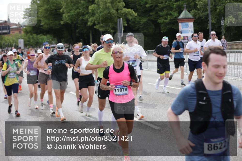 29.06.2025 - hella hamburg halbmarathon Jannik Wohlers http://msf.ph/oto/8321421 29.06.2025 10:39:32 Lombardsbrücke 1058, 1076, 1586, 1899, 2313, 2866, 2888, 3046, 3882, 3883, 3884, 4471, 4752, 5229, 5654, 5877, 5901, 6097, 6698, 6739, 6750, 7045, 7429, 7455, 7456, 8107, 8612, 8622, 8865, 8866, 9080, 9195, 9292, 9495, 10441, 10648, 10714, 10901, 10939, 11242, 11244, 11664, 11874, 11982, 12414, 12631, 12883, 12906, 13644, 14327, 14578, 14882, 15111, 16532, 16784, 17634, 18157, 19121, 19163 meine-sportfotos.de