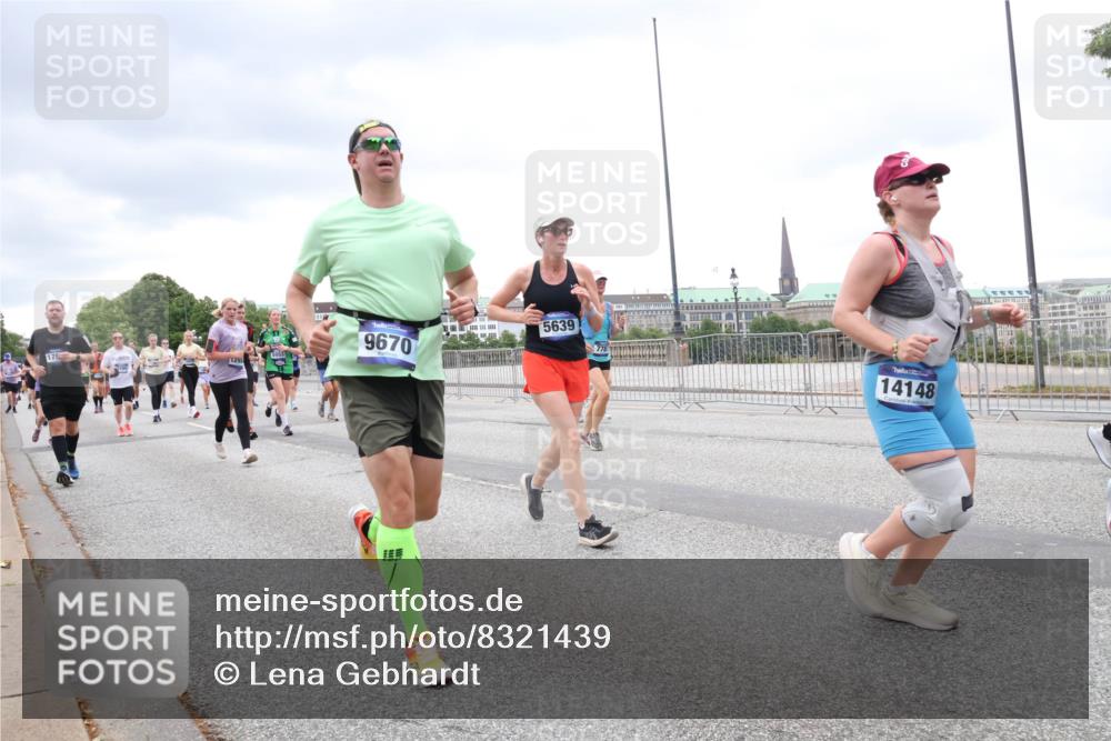 29.06.2025 - hella hamburg halbmarathon Lena Gebhardt http://msf.ph/oto/8321439 29.06.2025 10:57:22 Lombardsbrücke 5639, 9670, 14148, 1207, 1265, 1643, 2041, 2370, 2871, 3195, 3385, 3387, 3388, 3433, 3470, 3485, 3723, 3750, 3851, 4086, 4106, 4180, 4197, 4241, 4485, 4568, 4569, 4611, 4998, 5057, 5117, 5316, 5632, 5639, 5736, 5738, 6053, 6284, 6827, 6832, 6857, 6981, 7416, 7417, 7592, 7720, 7728, 7787, 7964, 8035, 8039, 8197, 8224, 8287, 8386, 8540, 8546, 8552, 8679, 8708, 8851, 8853, 8873, 9110, 9233, 9298, 9299, 9318, 9496 meine-sportfotos.de