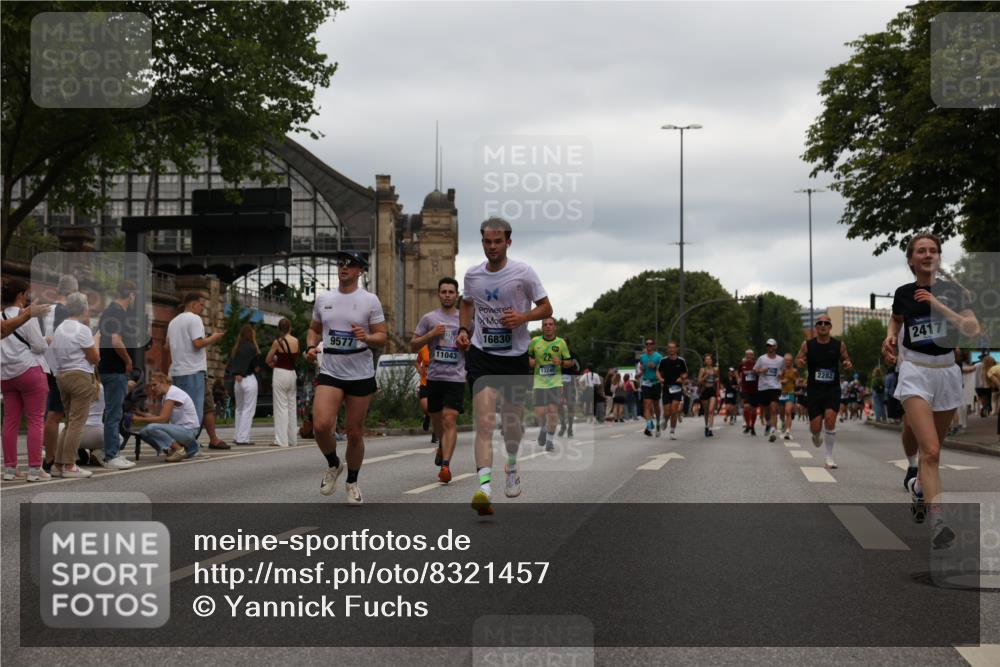 29.06.2025 - hella hamburg halbmarathon Yannick Fuchs http://msf.ph/oto/8321457 29.06.2025 10:51:08 20KM 1387, 1485, 1715, 1719, 1972, 2034, 2282, 2417, 2652, 2676, 3435, 4167, 4261, 5033, 5728, 6272, 6720, 7269, 8744, 9577, 10133, 11043, 11590, 11612, 11832, 12774, 13245, 13376, 13523, 13863, 14361, 14369, 14737, 14881, 14951, 15090, 15110, 15125, 15145, 15220, 15664, 15726, 16093, 16470, 16830, 16909, 17160, 17201, 17617, 17758, 17769, 17779, 17828, 17848, 18388, 19184 meine-sportfotos.de