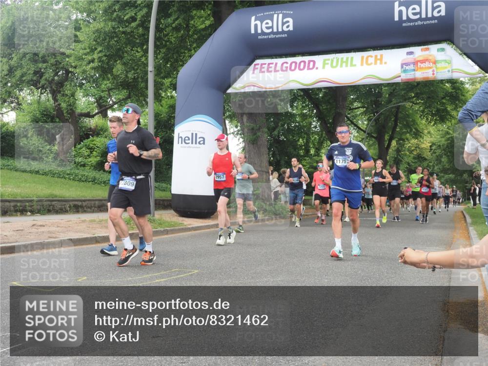 29.06.2025 - hella hamburg halbmarathon KatJ http://msf.ph/oto/8321462 29.06.2025 10:45:59 Zwischen KM18-KM19 1285, 2006, 2957, 7259 meine-sportfotos.de