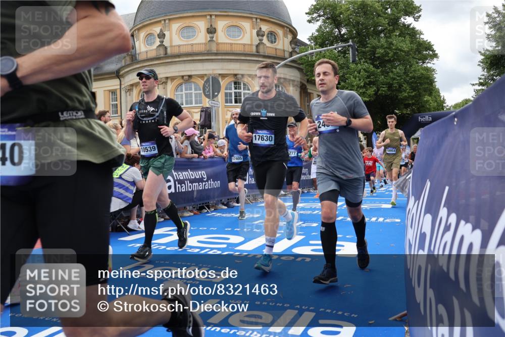 29.06.2025 - hella hamburg halbmarathon Strokosch-Dieckow http://msf.ph/oto/8321463 29.06.2025 10:58:50 Ziel 2159, 2488, 2840, 3859, 4632, 4833, 5277, 5675, 5885, 6438, 6720, 8807, 8929, 9156, 9353, 10268, 10518, 10539, 10788, 10915, 12734, 12735, 13512, 13654, 13880, 14266, 14673, 14902, 14965, 17405, 17630, 17810, 17839, 17931, 18180, 18232, 18833, 18954, 19002, 19003 meine-sportfotos.de
