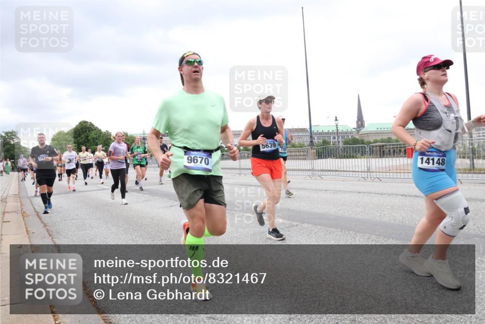 29.06.2025 - hella hamburg halbmarathon Lena Gebhardt http://msf.ph/oto/8321467 29.06.2025 10:57:22 Lombardsbrücke 1792, 9670, 5639, 14148, 1207, 1265, 1643, 2041, 2370, 2871, 3195, 3385, 3387, 3388, 3433, 3470, 3485, 3723, 3750, 3851, 4086, 4106, 4180, 4197, 4241, 4485, 4568, 4569, 4611, 4998, 5057, 5117, 5316, 5632, 5639, 5736, 5738, 6053, 6284, 6827, 6832, 6857, 6981, 7416, 7417, 7592, 7720, 7728, 7787, 7964, 8035, 8039, 8197, 8224, 8287, 8386, 8540, 8546, 8552, 8679, 8708, 8851, 8853, 8873, 9110, 9233, 9298, 9299, 9318, 9496 meine-sportfotos.de
