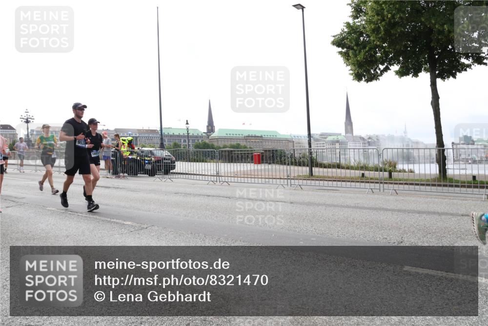29.06.2025 - hella hamburg halbmarathon Lena Gebhardt http://msf.ph/oto/8321470 29.06.2025 10:37:36 Lombardsbrücke 952, 16837, 1022, 1276, 1337, 1475, 1597, 1799, 1819, 1985, 2016, 2031, 2072, 2104, 2199, 2272, 2480, 2486, 2640, 2853, 3230, 3246, 3633, 4097, 4347, 4733, 5139, 5146, 5171, 5186, 5522, 5560, 5790, 5875, 5940, 6243, 6584, 6821, 6955, 7085, 7124, 7235, 7321, 7350, 7544, 7707, 7777, 7823, 8811, 8843, 8985, 9247, 9288, 9524, 9895, 10159, 10506, 10836, 11087, 11543, 12123, 12254, 12472, 12824, 16680, 17798 meine-sportfotos.de
