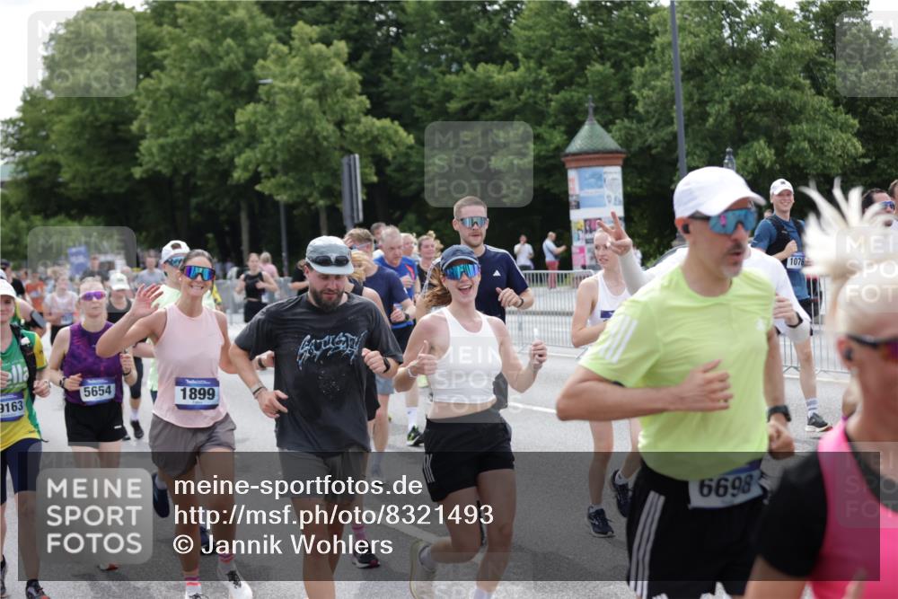 29.06.2025 - hella hamburg halbmarathon Jannik Wohlers http://msf.ph/oto/8321493 29.06.2025 10:39:33 Lombardsbrücke 1058, 1076, 1291, 1586, 1691, 1899, 2313, 2866, 2888, 3046, 3882, 3883, 3884, 4471, 4752, 5229, 5654, 5877, 5901, 6097, 6698, 6739, 6750, 6890, 7045, 7455, 7456, 8107, 8612, 8622, 8865, 8866, 9080, 9195, 9292, 9495, 10441, 10648, 10714, 10806, 10901, 10939, 11242, 11244, 11664, 11874, 12414, 12631, 12883, 12906, 13644, 14327, 14578, 14882, 15111, 16532, 16784, 18157, 19163 meine-sportfotos.de