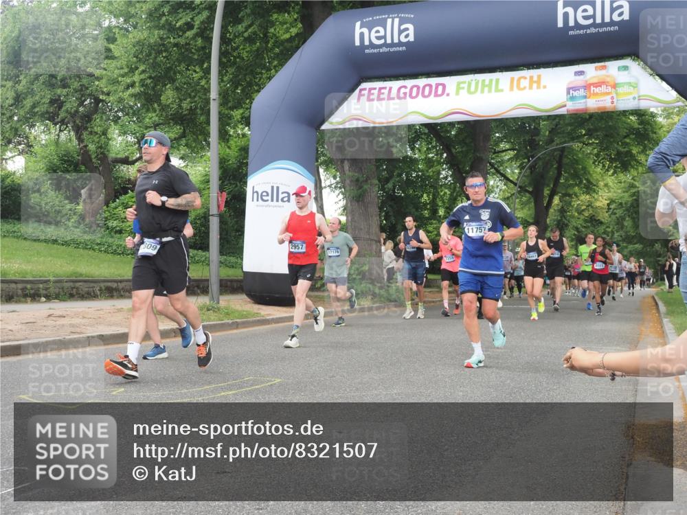 29.06.2025 - hella hamburg halbmarathon KatJ http://msf.ph/oto/8321507 29.06.2025 10:45:59 Zwischen KM18-KM19 1285, 2006, 2957, 7259 meine-sportfotos.de