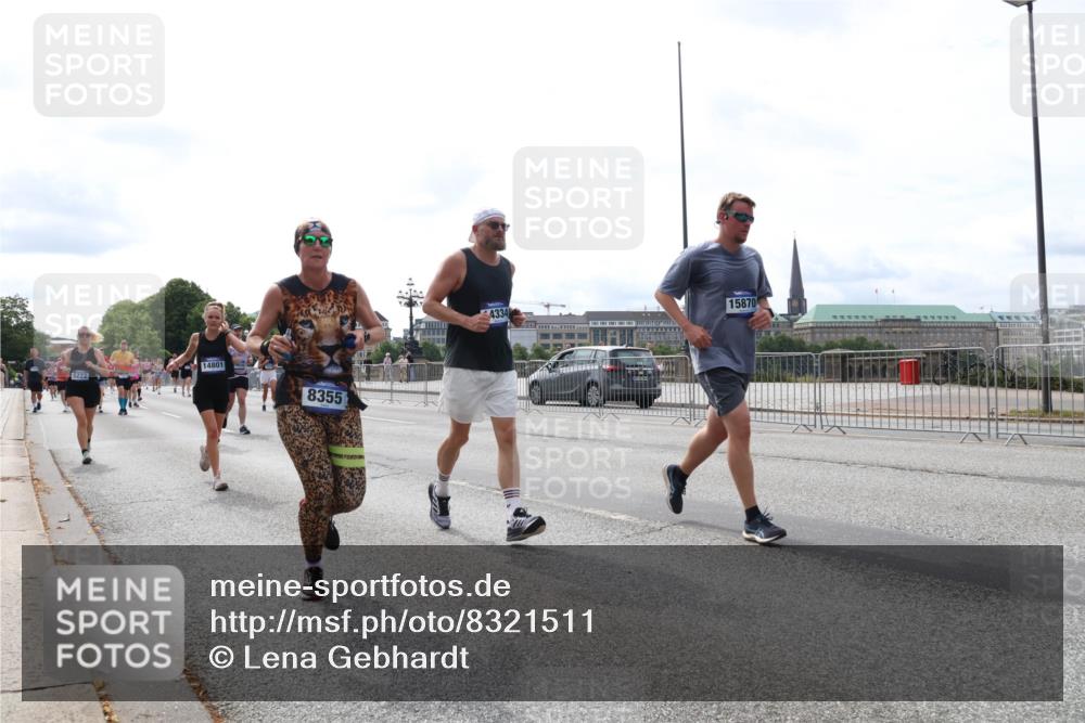 29.06.2025 - hella hamburg halbmarathon Lena Gebhardt http://msf.ph/oto/8321511 29.06.2025 10:22:52 Lombardsbrücke 5223, 14801, 8355, 4334, 15870, 1029, 1853, 2294, 2479, 2766, 2886, 3003, 3029, 3034, 3430, 3457, 3511, 3600, 3601, 4190, 4266, 4969, 5223, 5343, 5629, 5798, 6347, 6578, 6784, 6785, 6820, 6826, 6849, 6899, 7097, 7188, 7190, 7266, 7276, 7529, 7891, 7925, 8355, 8511, 8931, 9133, 9256, 9913, 10205, 10826, 12025, 12190, 12265, 13560, 13921, 14041, 14525, 14801 meine-sportfotos.de
