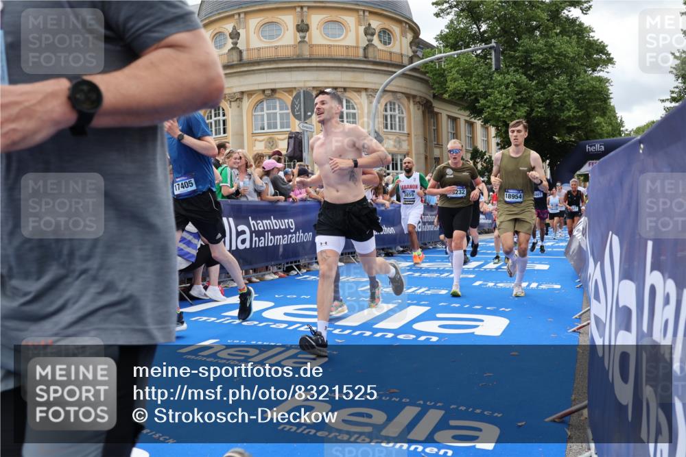 29.06.2025 - hella hamburg halbmarathon Strokosch-Dieckow http://msf.ph/oto/8321525 29.06.2025 10:58:51 Ziel 2159, 2488, 2840, 3859, 4632, 4833, 5277, 5885, 6438, 6720, 6860, 7223, 8807, 9156, 9353, 10268, 10518, 10539, 10788, 10915, 12734, 12735, 13654, 13880, 14266, 14673, 14902, 14965, 17405, 17531, 17630, 17810, 17839, 17931, 18180, 18232, 18833, 18954, 19002, 19003 meine-sportfotos.de