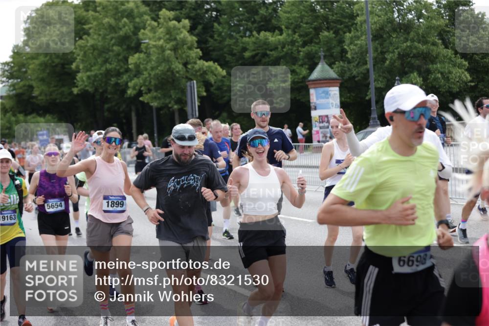 29.06.2025 - hella hamburg halbmarathon Jannik Wohlers http://msf.ph/oto/8321530 29.06.2025 10:39:33 Lombardsbrücke 1058, 1076, 1291, 1586, 1691, 1899, 2313, 2866, 2888, 3046, 3882, 3883, 3884, 4471, 4752, 5229, 5654, 5877, 5901, 6097, 6698, 6739, 6750, 6890, 7045, 7455, 7456, 8107, 8612, 8622, 8865, 8866, 9080, 9195, 9292, 9495, 10441, 10648, 10714, 10806, 10901, 10939, 11242, 11244, 11664, 11874, 12414, 12631, 12883, 12906, 13644, 14327, 14578, 14882, 15111, 16532, 16784, 18157, 19163 meine-sportfotos.de