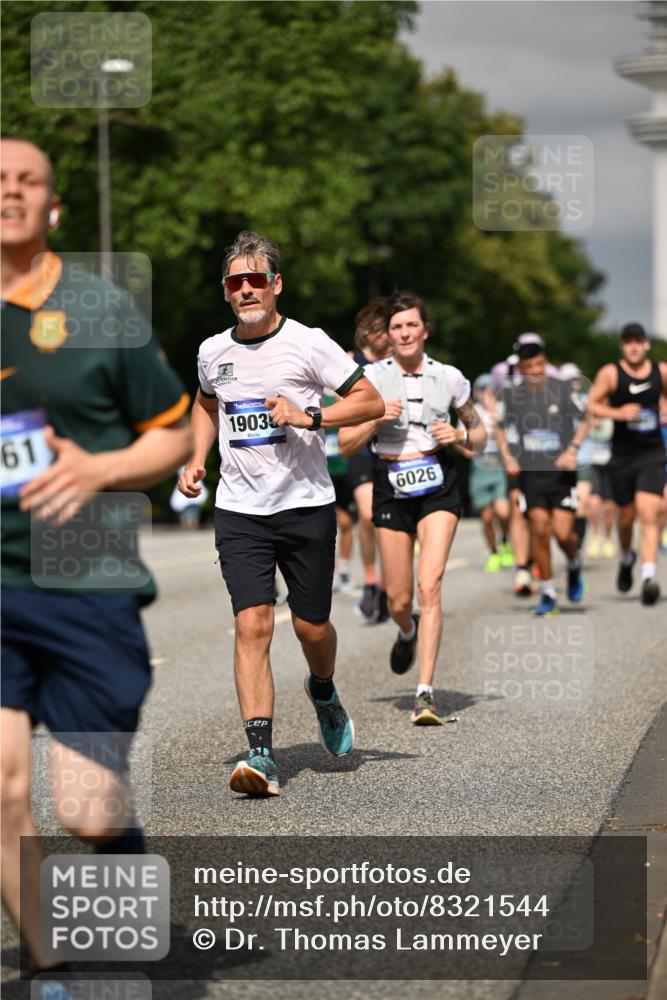 29.06.2025 - hella hamburg halbmarathon Dr. Thomas Lammeyer http://msf.ph/oto/8321544 29.06.2025 10:17:26 Kennedybrücke 1007, 1194, 1859, 1939, 2055, 2359, 2721, 2904, 2961, 2987, 3218, 3729, 4950, 5232, 6026, 6207, 7346, 7460, 8279, 8913, 9128, 9612 meine-sportfotos.de