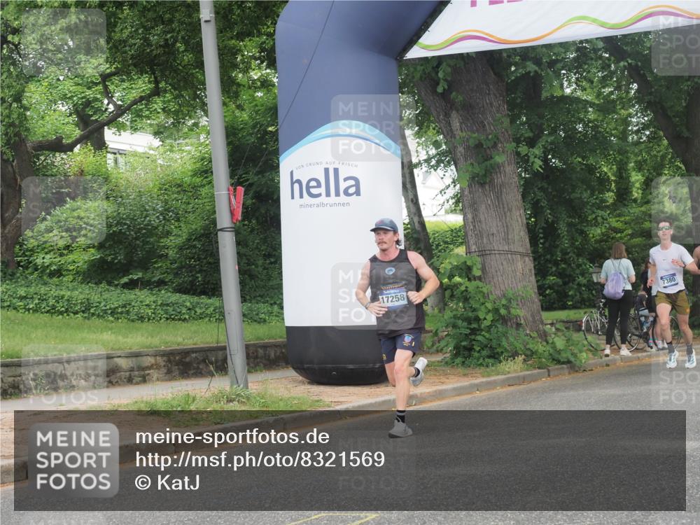 29.06.2025 - hella hamburg halbmarathon KatJ http://msf.ph/oto/8321569 29.06.2025 10:16:32 Zwischen KM18-KM19  meine-sportfotos.de