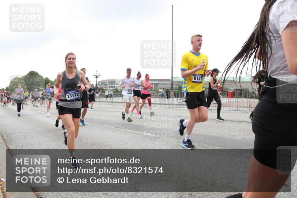 29.06.2025 - hella hamburg halbmarathon Lena Gebhardt http://msf.ph/oto/8321574 29.06.2025 10:47:18 Lombardsbrücke 11378, 17015, 13172, 4239, 6836, 1437, 8131, 1073, 1185, 1286, 1363, 1434, 1463, 1523, 1593, 1607, 1704, 1720, 1961, 2148, 2211, 2320, 2327, 2407, 2537, 2555, 2556, 2665, 2882, 2981, 2994, 3339, 3823, 4037, 4184, 4239, 4325, 4483, 4806, 4895, 4974, 4975, 5111, 5114, 5621, 5622, 5796, 5895, 5953, 6255, 6256, 6485, 6496, 6879, 6995, 7073, 7403, 7430, 7431, 7630, 7631, 8105, 8131, 8270, 8486, 8553, 8684, 8706, 8915, 8953, 8967, 9018, 11351, 11458, 11730, 11738 meine-sportfotos.de