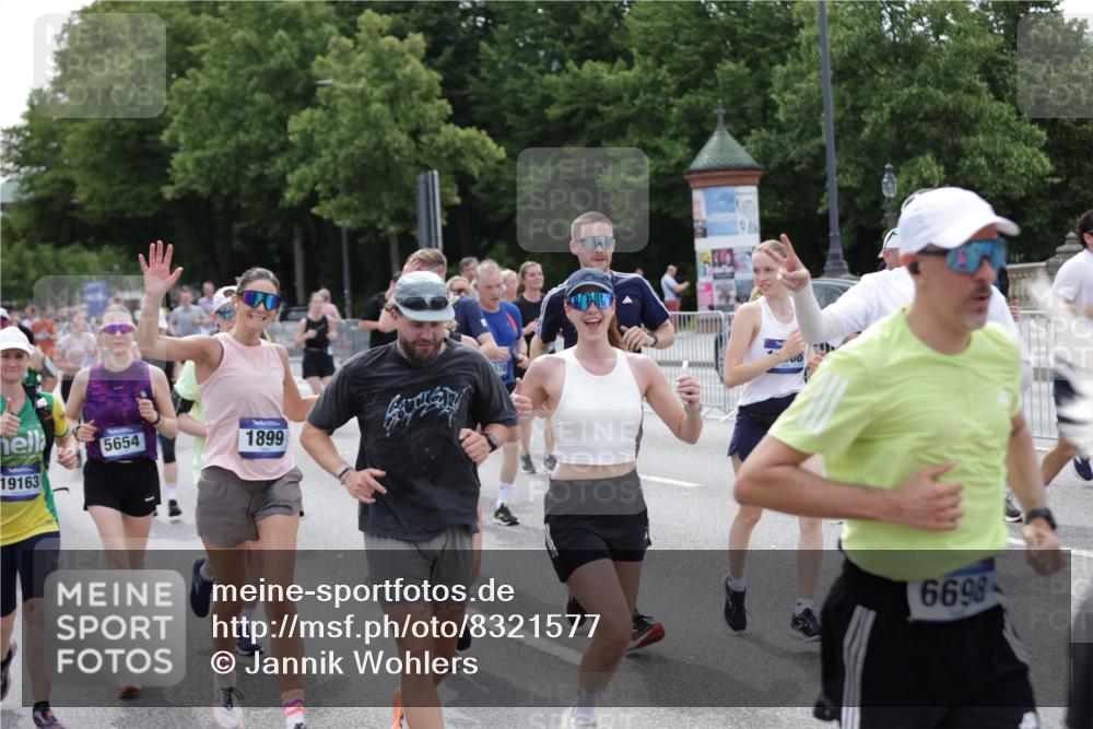 29.06.2025 - hella hamburg halbmarathon Jannik Wohlers http://msf.ph/oto/8321577 29.06.2025 10:39:33 Lombardsbrücke 1058, 1076, 1291, 1586, 1691, 1899, 2313, 2866, 2888, 3046, 3882, 3883, 3884, 4471, 4752, 5229, 5654, 5877, 5901, 6097, 6698, 6739, 6750, 6890, 7045, 7455, 7456, 8107, 8612, 8622, 8865, 8866, 9080, 9195, 9292, 9495, 10441, 10648, 10714, 10806, 10901, 10939, 11242, 11244, 11664, 11874, 12414, 12631, 12883, 12906, 13644, 14327, 14578, 14882, 15111, 16532, 16784, 18157, 19163 meine-sportfotos.de
