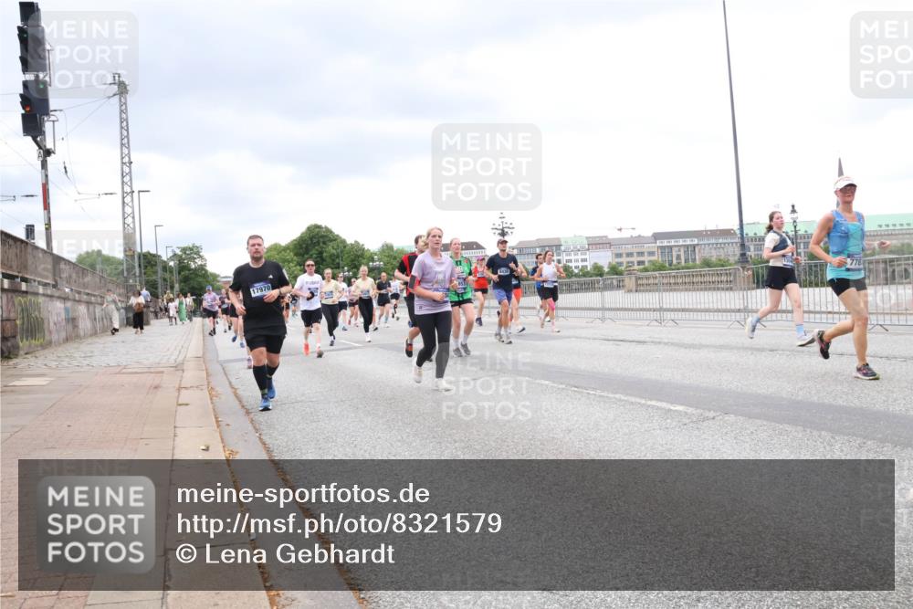 29.06.2025 - hella hamburg halbmarathon Lena Gebhardt http://msf.ph/oto/8321579 29.06.2025 10:57:23 Lombardsbrücke 17970, 9430, 1207, 1242, 1265, 1643, 2041, 2370, 2871, 3195, 3385, 3387, 3388, 3433, 3470, 3485, 3723, 3750, 3851, 3954, 4086, 4106, 4180, 4197, 4241, 4485, 4568, 4569, 4611, 4830, 4998, 5057, 5117, 5316, 5632, 5639, 5736, 5738, 6053, 6284, 6827, 6832, 6857, 6981, 7416, 7417, 7592, 7720, 7728, 7787, 7964, 8035, 8039, 8197, 8224, 8287, 8386, 8540, 8546, 8552, 8679, 8708, 8851, 8853, 8873, 9110, 9233, 9298, 9299, 9318, 9496 meine-sportfotos.de