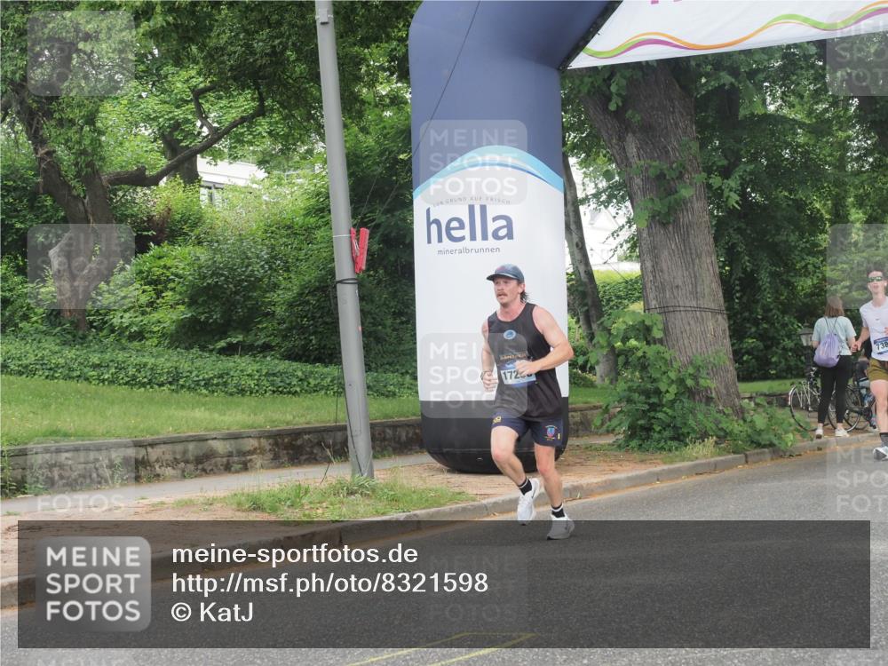 29.06.2025 - hella hamburg halbmarathon KatJ http://msf.ph/oto/8321598 29.06.2025 10:16:32 Zwischen KM18-KM19  meine-sportfotos.de