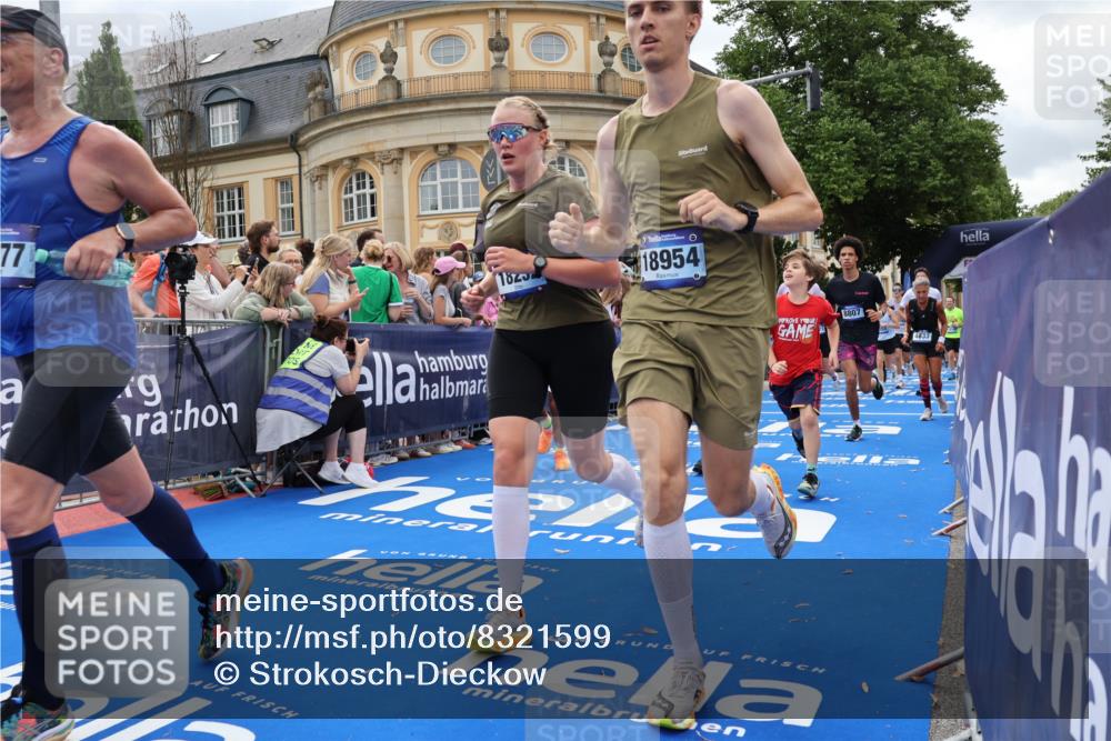 29.06.2025 - hella hamburg halbmarathon Strokosch-Dieckow http://msf.ph/oto/8321599 29.06.2025 10:58:52 Ziel 2159, 2488, 2840, 3859, 4632, 4833, 5277, 5885, 6438, 6720, 6860, 7223, 8807, 9156, 9353, 10268, 10518, 10539, 10788, 10915, 12734, 12735, 13654, 14673, 14965, 17405, 17531, 17630, 17810, 17931, 18180, 18232, 18682, 18833, 18954, 19002, 19003 meine-sportfotos.de