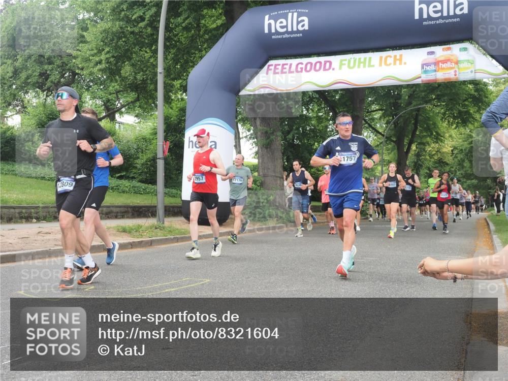29.06.2025 - hella hamburg halbmarathon KatJ http://msf.ph/oto/8321604 29.06.2025 10:45:59 Zwischen KM18-KM19 1285, 2006, 2957, 7259 meine-sportfotos.de