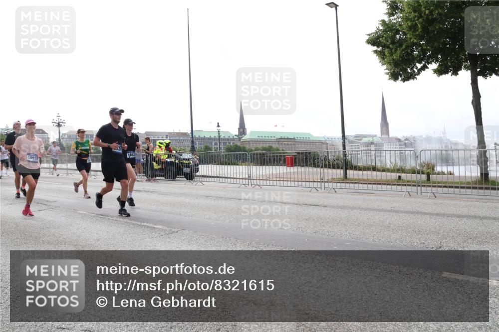 29.06.2025 - hella hamburg halbmarathon Lena Gebhardt http://msf.ph/oto/8321615 29.06.2025 10:37:36 Lombardsbrücke 10919, 524, 16837, 1022, 1276, 1337, 1475, 1597, 1799, 1819, 1985, 2016, 2031, 2072, 2104, 2199, 2272, 2480, 2486, 2640, 2853, 3230, 3246, 3633, 4097, 4347, 4733, 5139, 5146, 5171, 5186, 5522, 5560, 5790, 5875, 5940, 6243, 6584, 6821, 6955, 7085, 7124, 7235, 7321, 7350, 7544, 7707, 7777, 7823, 8811, 8843, 8985, 9247, 9288, 9524, 9895, 10159, 10506, 10836, 11087, 11543, 12123, 12254, 12472, 12824, 16680, 17798 meine-sportfotos.de