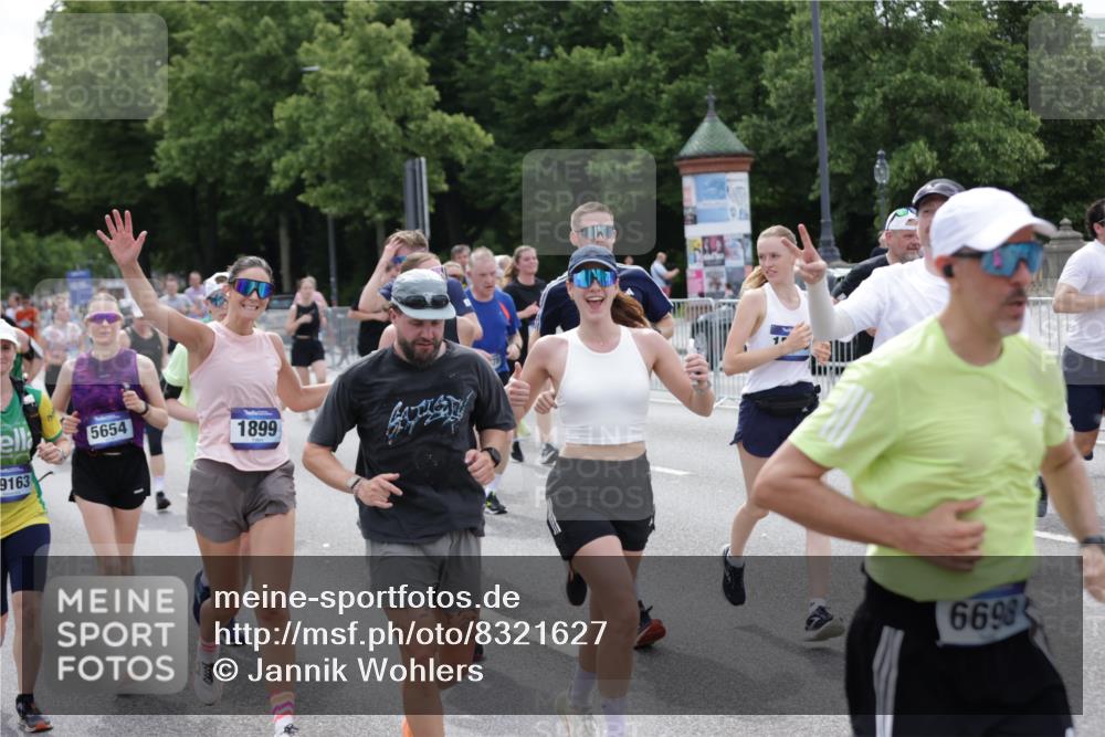29.06.2025 - hella hamburg halbmarathon Jannik Wohlers http://msf.ph/oto/8321627 29.06.2025 10:39:34 Lombardsbrücke 1058, 1076, 1291, 1586, 1691, 1899, 2313, 2866, 2888, 3046, 3882, 3883, 3884, 4471, 4752, 5229, 5654, 5877, 5901, 6097, 6698, 6750, 6890, 7045, 7455, 7456, 8107, 8612, 8622, 8815, 8865, 8866, 9080, 9195, 9292, 9495, 10441, 10648, 10806, 10901, 10939, 11188, 11242, 11244, 11664, 11874, 12414, 12883, 12906, 13644, 14327, 14578, 15111, 16532, 16784, 18157, 19163 meine-sportfotos.de