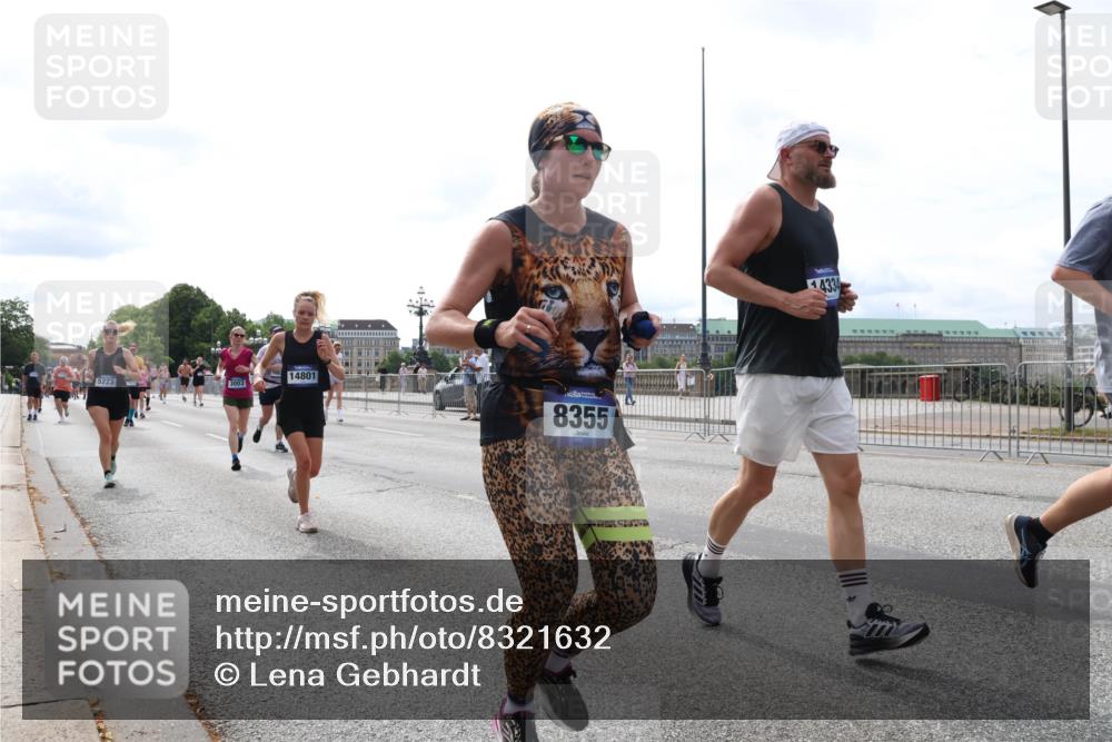 29.06.2025 - hella hamburg halbmarathon Lena Gebhardt http://msf.ph/oto/8321632 29.06.2025 10:22:53 Lombardsbrücke 5223, 3003, 14801, 8355, 4334, 1029, 1853, 2294, 2479, 2766, 2886, 3003, 3029, 3034, 3430, 3457, 3511, 3600, 3601, 4190, 4266, 4969, 5223, 5343, 5629, 5798, 6347, 6578, 6784, 6785, 6826, 6849, 6899, 7097, 7188, 7190, 7266, 7276, 7529, 7891, 7925, 8355, 8511, 8931, 9133, 9256, 9913, 10205, 10826, 12025, 12190, 12265, 13560, 13921, 14041, 14525, 14801 meine-sportfotos.de