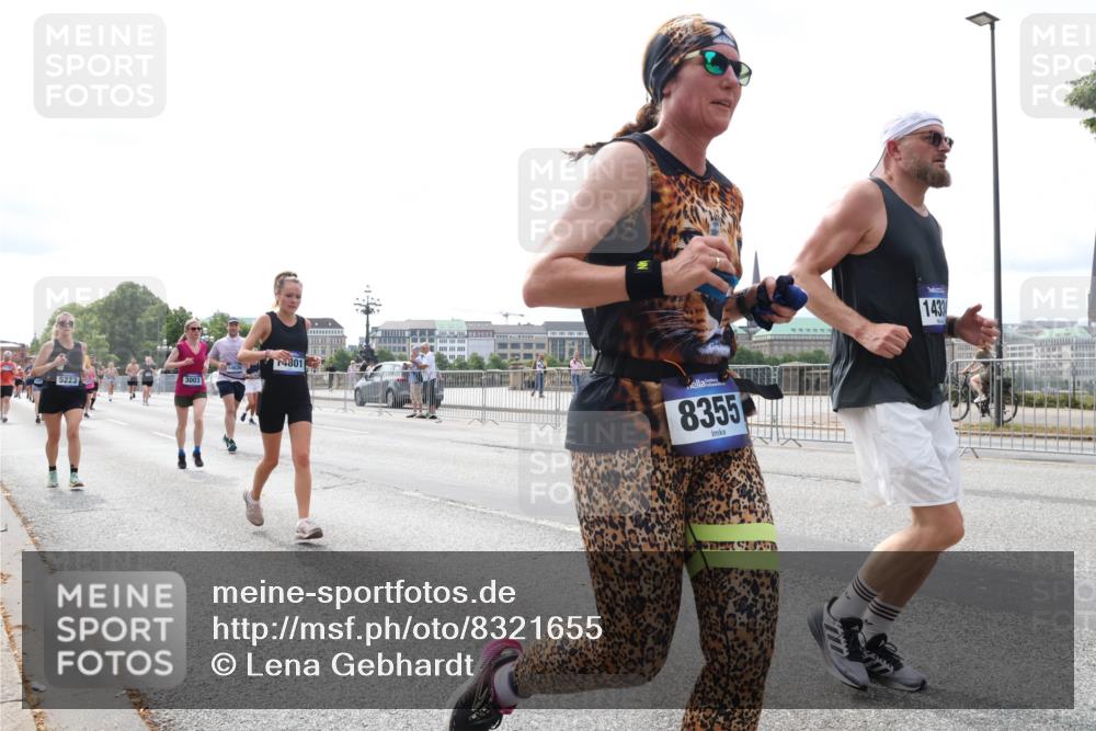 29.06.2025 - hella hamburg halbmarathon Lena Gebhardt http://msf.ph/oto/8321655 29.06.2025 10:22:53 Lombardsbrücke 5223, 3003, 14801, 8355, 1433, 1029, 1853, 2294, 2479, 2766, 2886, 3003, 3029, 3034, 3430, 3457, 3511, 3600, 3601, 4190, 4266, 4969, 5223, 5343, 5629, 5798, 6347, 6578, 6784, 6785, 6826, 6849, 6899, 7097, 7188, 7190, 7266, 7276, 7529, 7891, 7925, 8355, 8511, 8931, 9133, 9256, 9913, 10205, 10826, 12025, 12190, 12265, 13560, 13921, 14041, 14525, 14801 meine-sportfotos.de