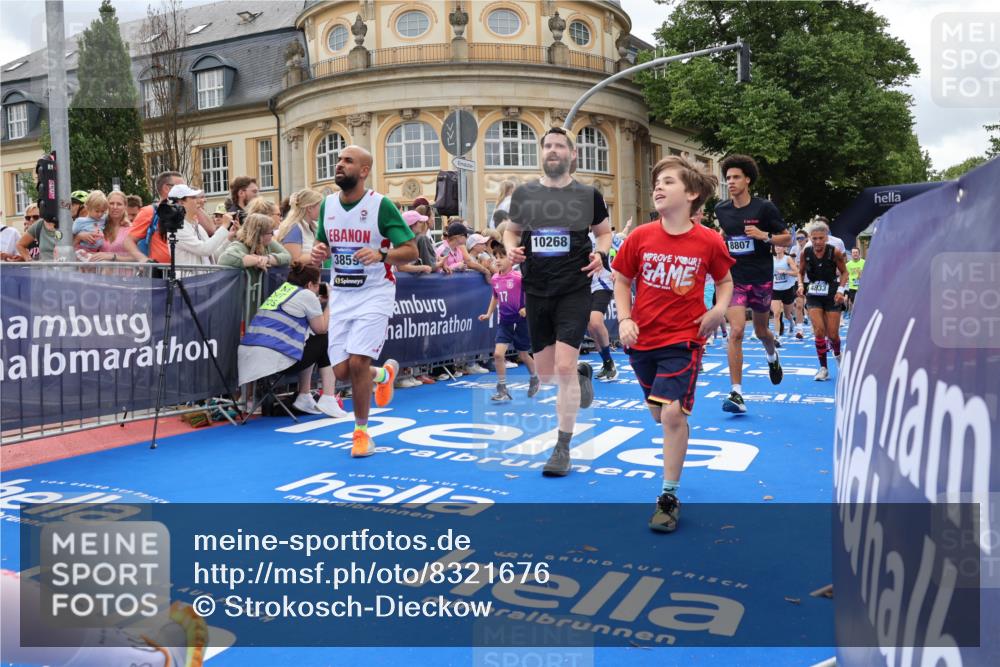 29.06.2025 - hella hamburg halbmarathon Strokosch-Dieckow http://msf.ph/oto/8321676 29.06.2025 10:58:52 Ziel 2159, 2488, 2840, 3859, 4632, 4833, 5277, 5885, 6438, 6720, 6860, 7223, 8807, 9156, 9353, 10268, 10518, 10539, 10788, 10915, 12734, 12735, 13654, 14673, 14965, 17405, 17531, 17630, 17810, 17931, 18180, 18232, 18682, 18833, 18954, 19002, 19003 meine-sportfotos.de