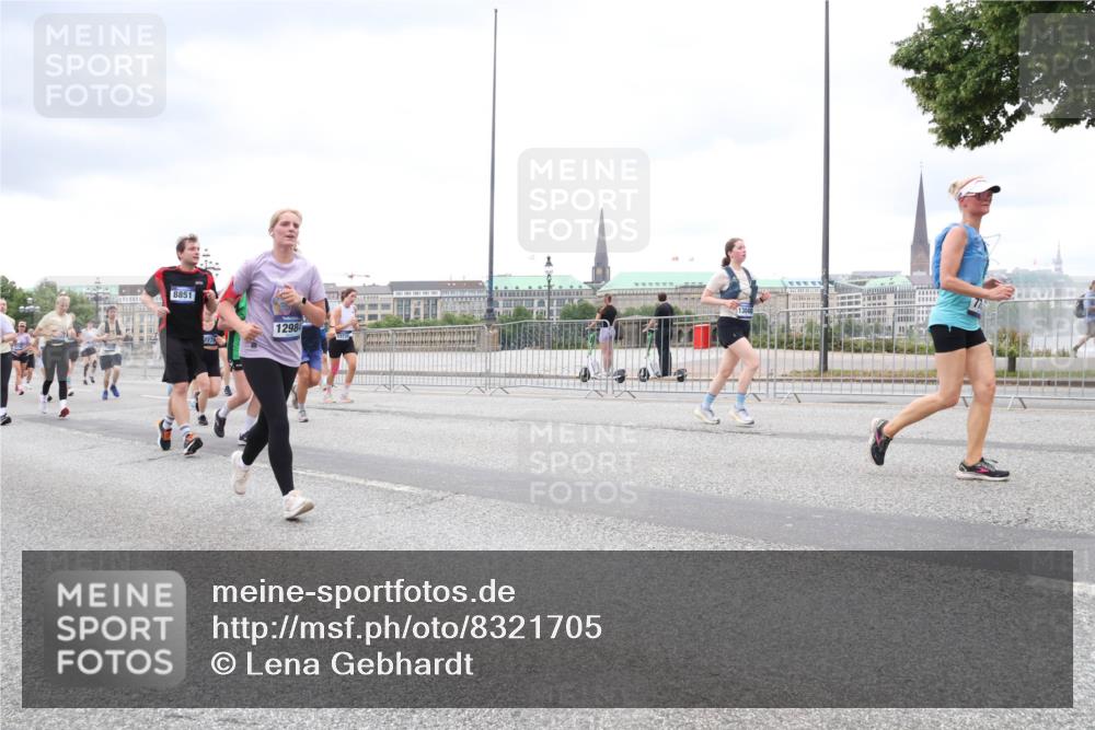 29.06.2025 - hella hamburg halbmarathon Lena Gebhardt http://msf.ph/oto/8321705 29.06.2025 10:57:24 Lombardsbrücke 8851, 12984, 13048, 1123, 1207, 1242, 1248, 1265, 1643, 2041, 2370, 2871, 3191, 3195, 3385, 3388, 3433, 3470, 3485, 3723, 3750, 3851, 3954, 4086, 4106, 4180, 4197, 4241, 4485, 4521, 4568, 4569, 4611, 4830, 4998, 5057, 5117, 5316, 5632, 5639, 5736, 5738, 6053, 6284, 6827, 6832, 6857, 6981, 7172, 7416, 7417, 7592, 7720, 7728, 7787, 7964, 8035, 8039, 8197, 8224, 8287, 8386, 8540, 8546, 8552, 8679, 8708, 8851, 8853, 8873, 9110, 9233, 9298, 9299, 9318, 9496 meine-sportfotos.de