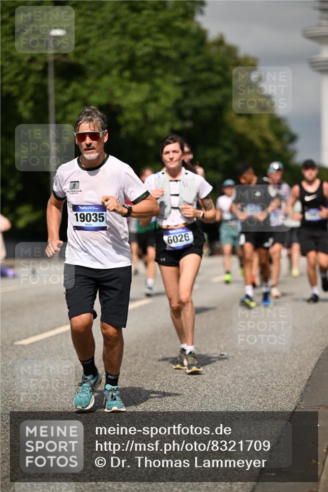 29.06.2025 - hella hamburg halbmarathon Dr. Thomas Lammeyer http://msf.ph/oto/8321709 29.06.2025 10:17:27 Kennedybrücke 1007, 1194, 1859, 1939, 2055, 2359, 2721, 2904, 2961, 2987, 3218, 3729, 4950, 5232, 6026, 6207, 7346, 7460, 8279, 8913, 9128, 9612 meine-sportfotos.de