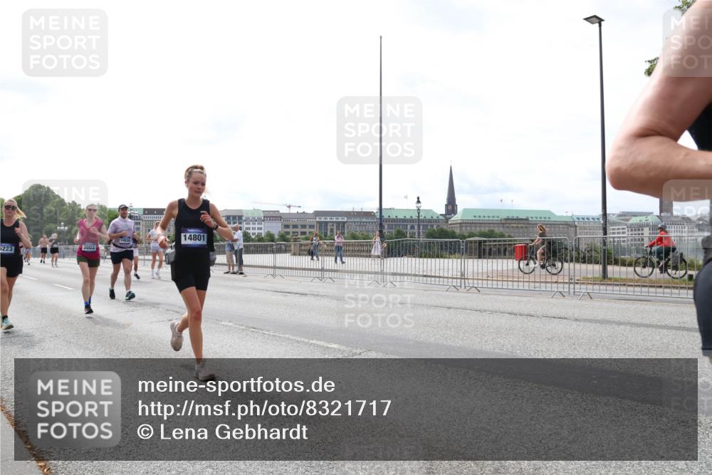 29.06.2025 - hella hamburg halbmarathon Lena Gebhardt http://msf.ph/oto/8321717 29.06.2025 10:22:53 Lombardsbrücke 5223, 3003, 10826, 14801, 1029, 1853, 2294, 2479, 2766, 2886, 3003, 3029, 3034, 3430, 3457, 3511, 3600, 3601, 4190, 4266, 4969, 5223, 5343, 5629, 5798, 6347, 6578, 6784, 6785, 6826, 6849, 6899, 7097, 7188, 7190, 7266, 7276, 7529, 7891, 7925, 8355, 8511, 8931, 9133, 9256, 9913, 10205, 10826, 12025, 12190, 12265, 13560, 13921, 14041, 14525, 14801 meine-sportfotos.de