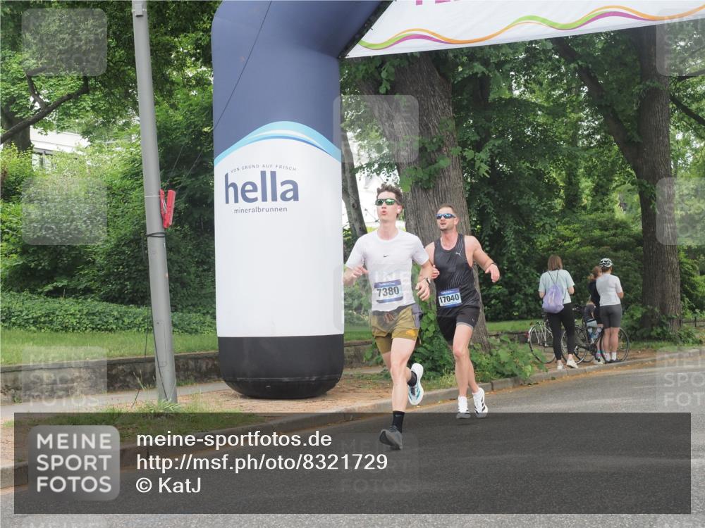 29.06.2025 - hella hamburg halbmarathon KatJ http://msf.ph/oto/8321729 29.06.2025 10:16:34 Zwischen KM18-KM19  meine-sportfotos.de