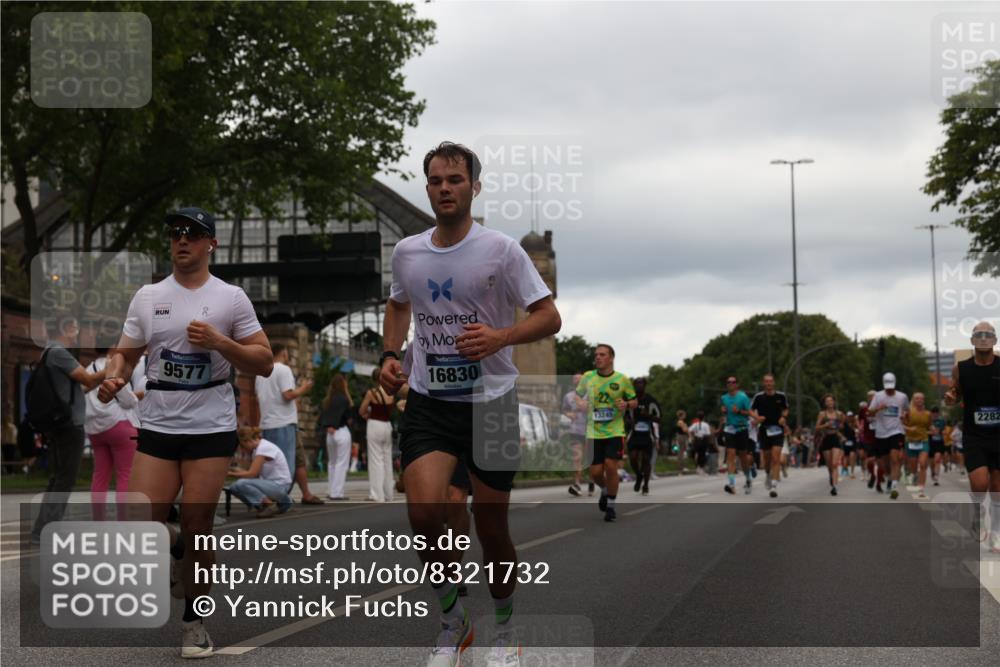 29.06.2025 - hella hamburg halbmarathon Yannick Fuchs http://msf.ph/oto/8321732 29.06.2025 10:51:09 20KM 1387, 1485, 1715, 1719, 1972, 2282, 2417, 2652, 2676, 3435, 4167, 4261, 5015, 5033, 5134, 5457, 5458, 5728, 6272, 6720, 7159, 7269, 8744, 9577, 10133, 11043, 11590, 11612, 11832, 12774, 13245, 13376, 13523, 13863, 14361, 14369, 14737, 14881, 14951, 15090, 15110, 15125, 15145, 15220, 15664, 15726, 16093, 16470, 16830, 16909, 17160, 17201, 17617, 17758, 17769, 17779, 17828, 17848, 18388 meine-sportfotos.de