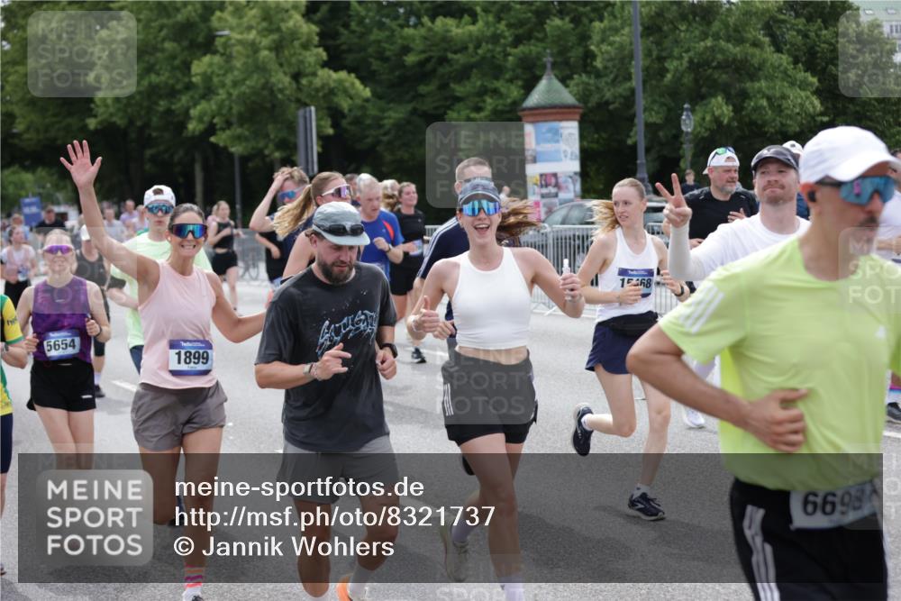 29.06.2025 - hella hamburg halbmarathon Jannik Wohlers http://msf.ph/oto/8321737 29.06.2025 10:39:34 Lombardsbrücke 1058, 1076, 1291, 1586, 1691, 1899, 2313, 2866, 2888, 3046, 3882, 3883, 3884, 4471, 4752, 5229, 5654, 5877, 5901, 6097, 6698, 6750, 6890, 7045, 7455, 7456, 8107, 8612, 8622, 8815, 8865, 8866, 9080, 9195, 9292, 9495, 10441, 10648, 10806, 10901, 10939, 11188, 11242, 11244, 11664, 11874, 12414, 12883, 12906, 13644, 14327, 14578, 15111, 16532, 16784, 18157, 19163 meine-sportfotos.de