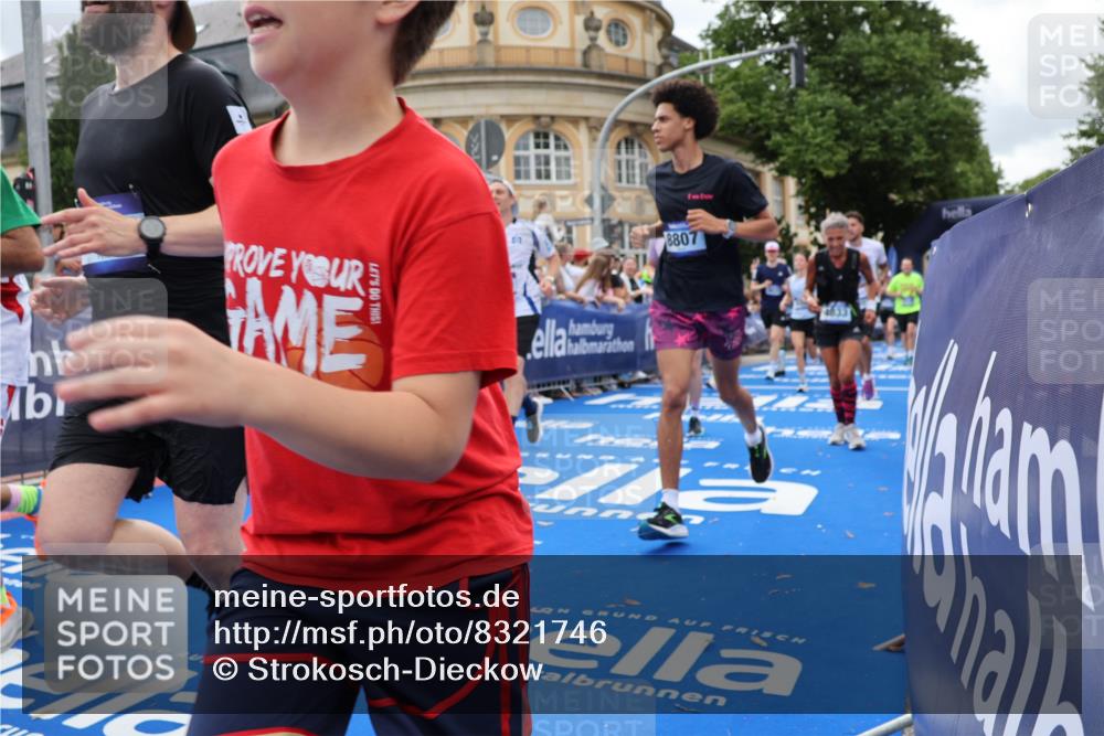 29.06.2025 - hella hamburg halbmarathon Strokosch-Dieckow http://msf.ph/oto/8321746 29.06.2025 10:58:53 Ziel 2159, 2488, 2840, 3859, 4632, 4833, 5277, 5885, 6438, 6720, 6860, 7223, 8807, 9156, 9353, 9835, 10268, 10518, 10539, 10788, 10915, 11935, 12734, 12735, 13654, 14673, 14965, 17405, 17531, 17630, 17810, 17827, 17931, 18180, 18232, 18682, 18833, 18954, 19002, 19003 meine-sportfotos.de