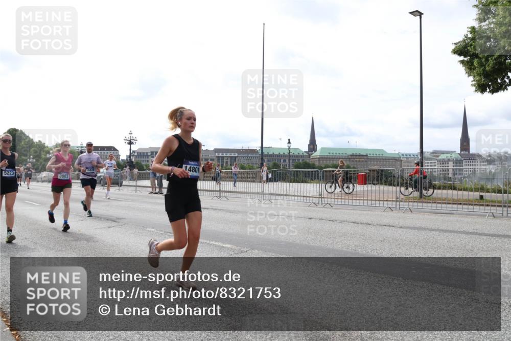 29.06.2025 - hella hamburg halbmarathon Lena Gebhardt http://msf.ph/oto/8321753 29.06.2025 10:22:54 Lombardsbrücke 5223, 3003, 10826, 14801, 1029, 1853, 2294, 2479, 2766, 2886, 3003, 3029, 3034, 3430, 3457, 3511, 3600, 3601, 4190, 4266, 4969, 5223, 5343, 5629, 5798, 6578, 6784, 6785, 6826, 6849, 6899, 7097, 7188, 7190, 7266, 7276, 7529, 7891, 7925, 8355, 8511, 8687, 8688, 8931, 9133, 9256, 9913, 10205, 10826, 12025, 12190, 12265, 13560, 13921, 14041, 14525, 14801 meine-sportfotos.de